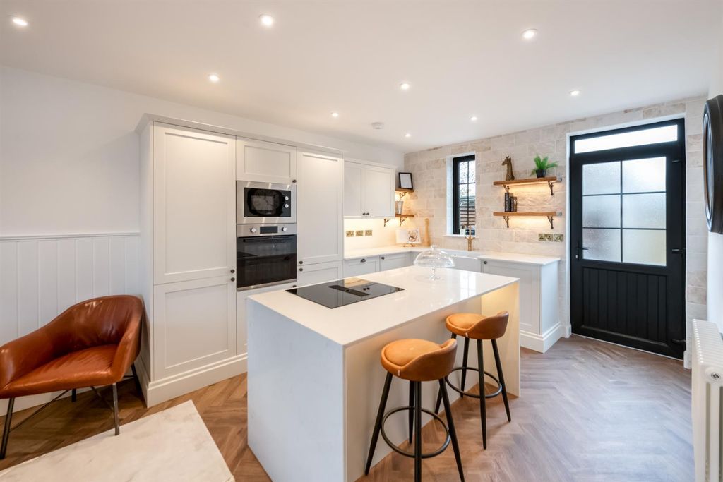 Property photo 2 of 44 Dining/Kitchen