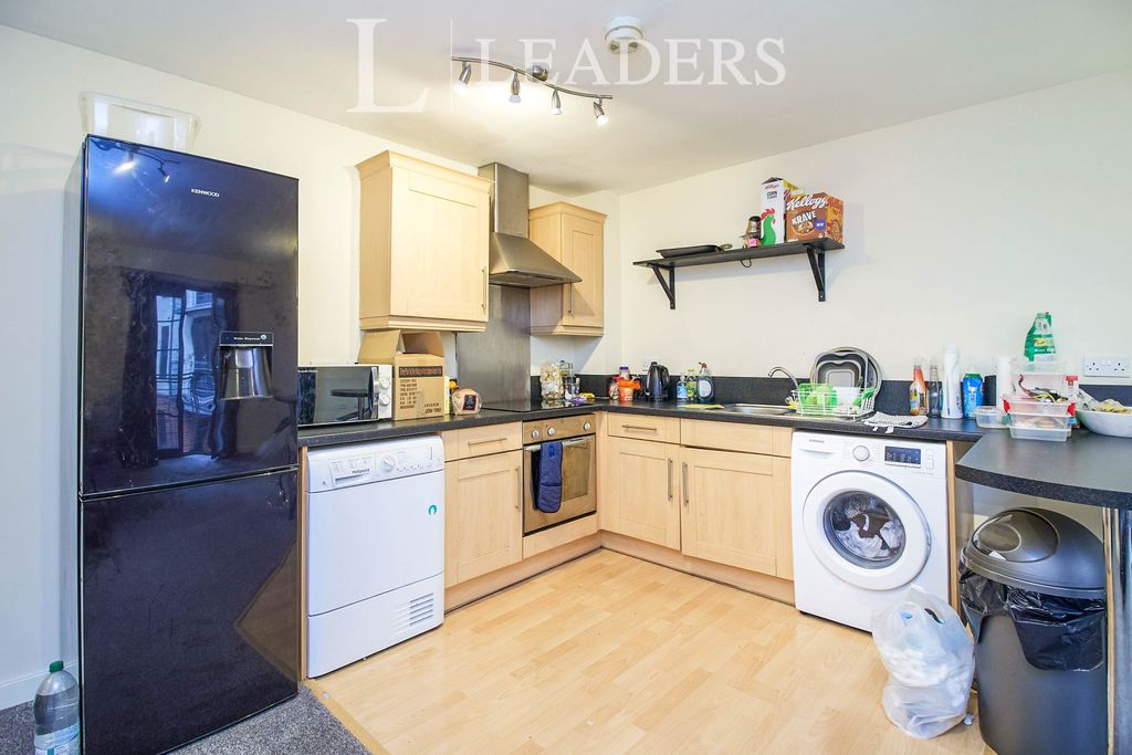 Property photo 3 of 7 Kitchen