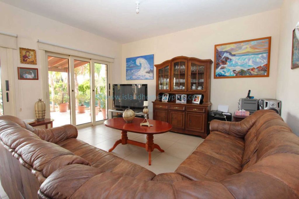 Property photo 3 of 27