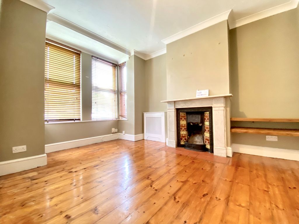 Property photo 2 of 10 Living Room