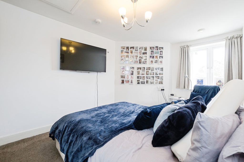 Additional image 10 of 1 bed flat for saleWhite Hart Lane, Romford RM7