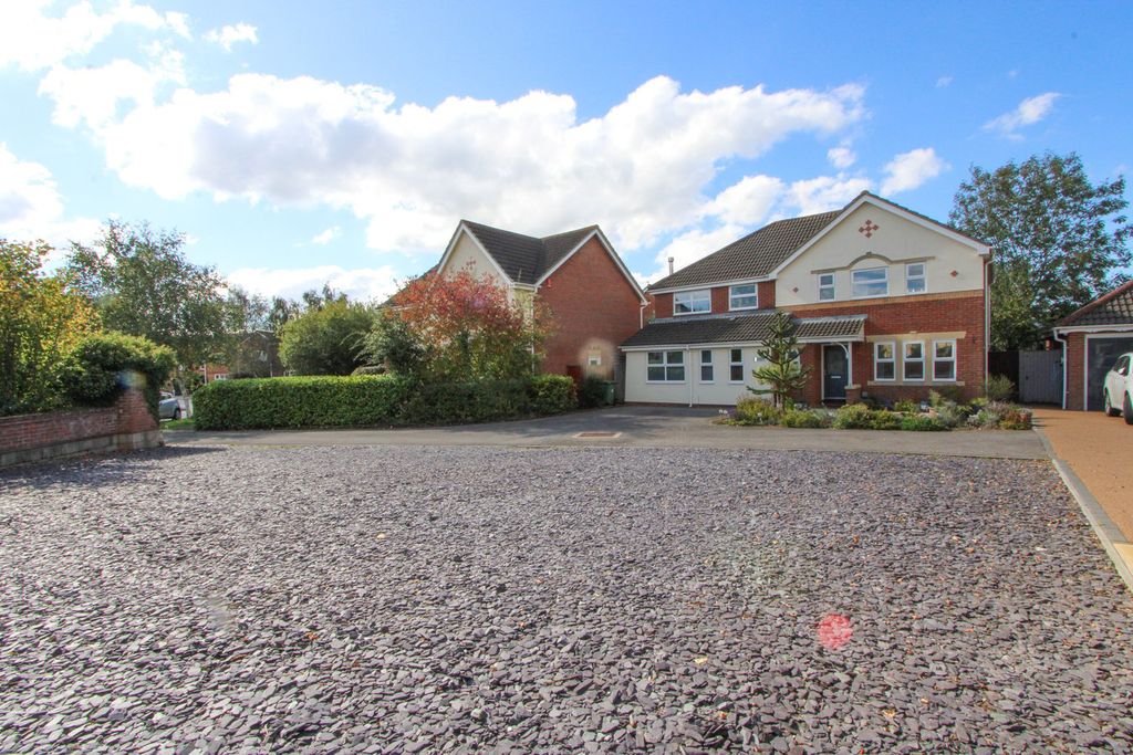 Property photo 1 of 32