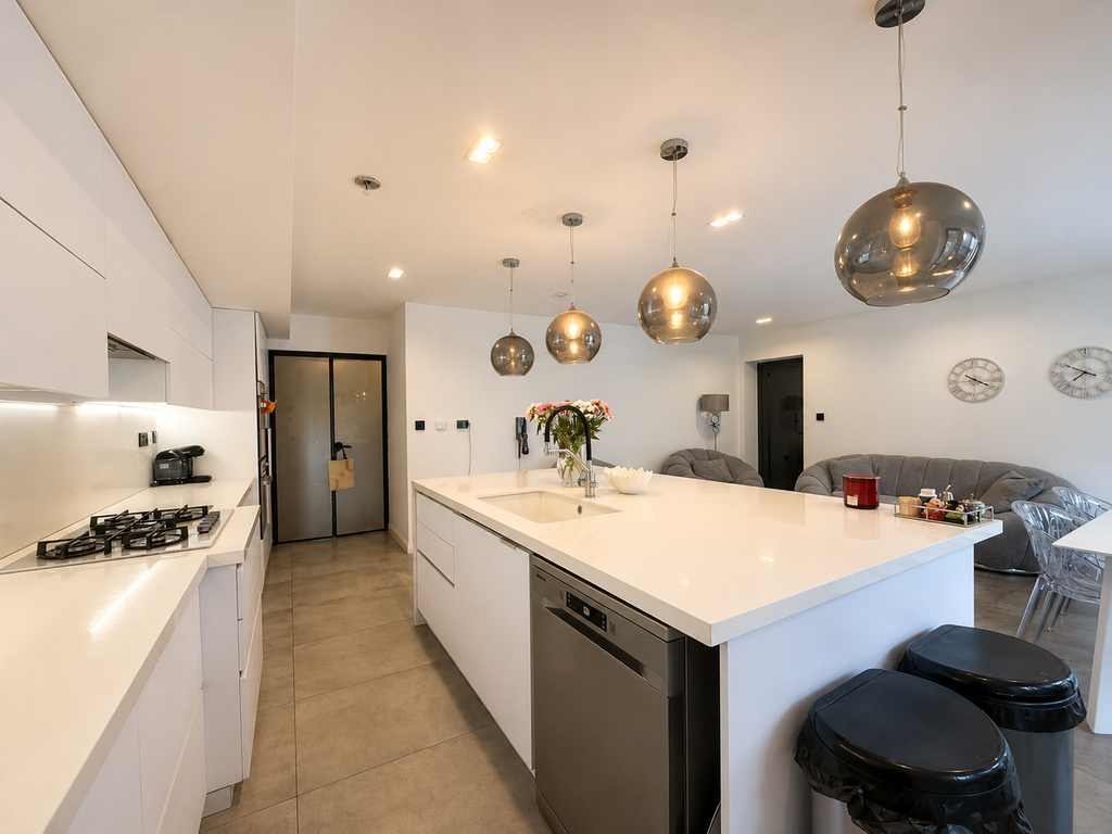 Property photo 3 of 18 Kitchen
