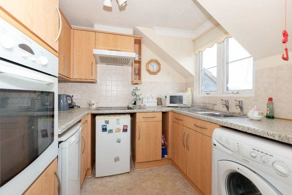 Property photo 3 of 12 Beachville Court.Jpg