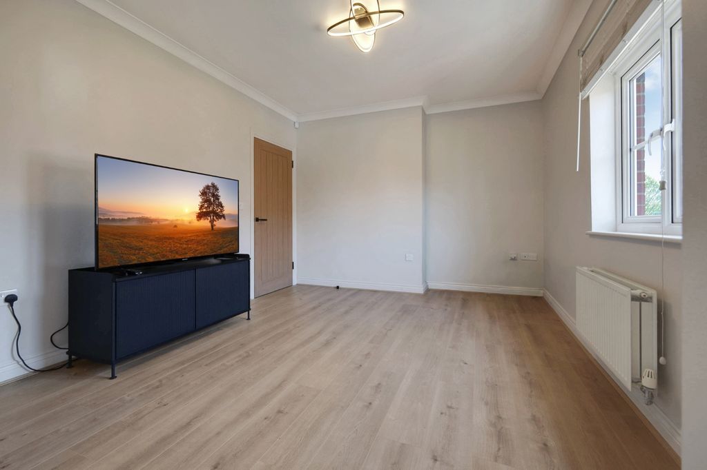 Property photo 2 of 15 4996013