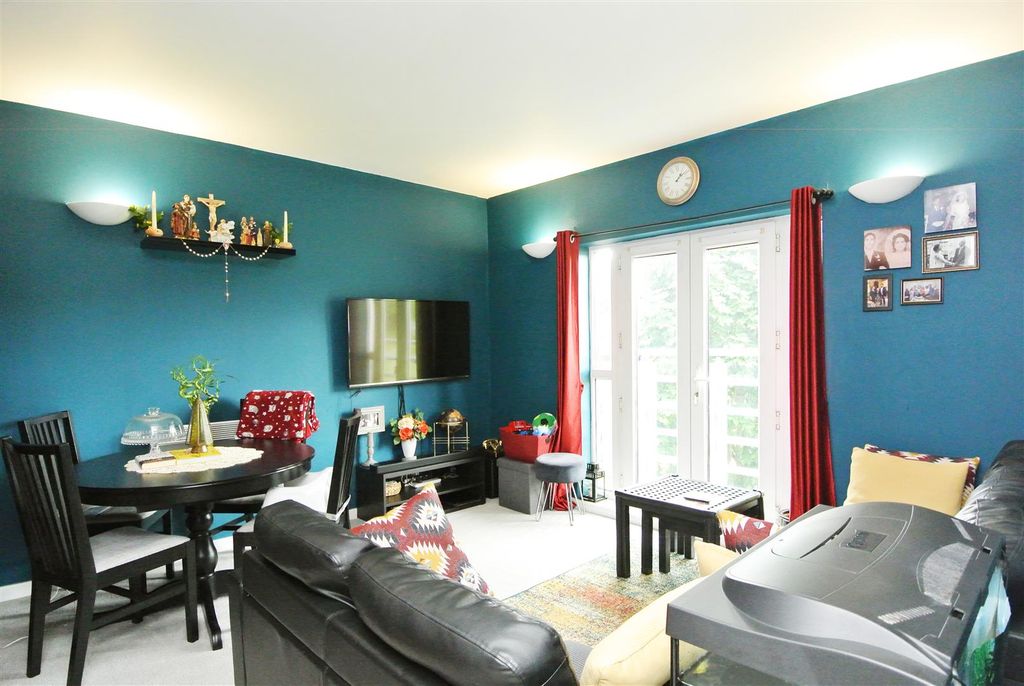 Property photo 2 of 10 Sh Lounge1.Jpg