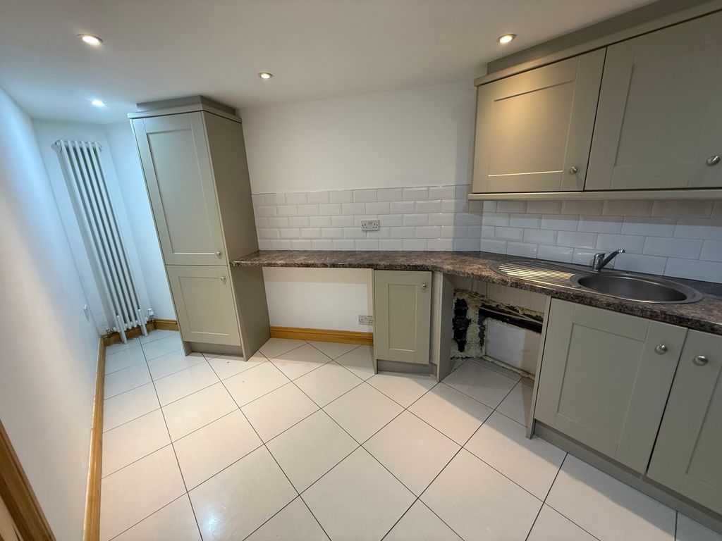 Property photo 3 of 17 Bedroom 1