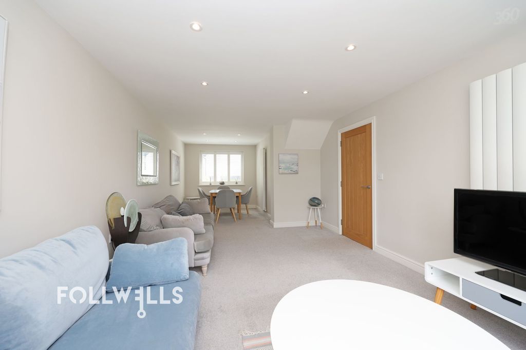 Property photo 3 of 24