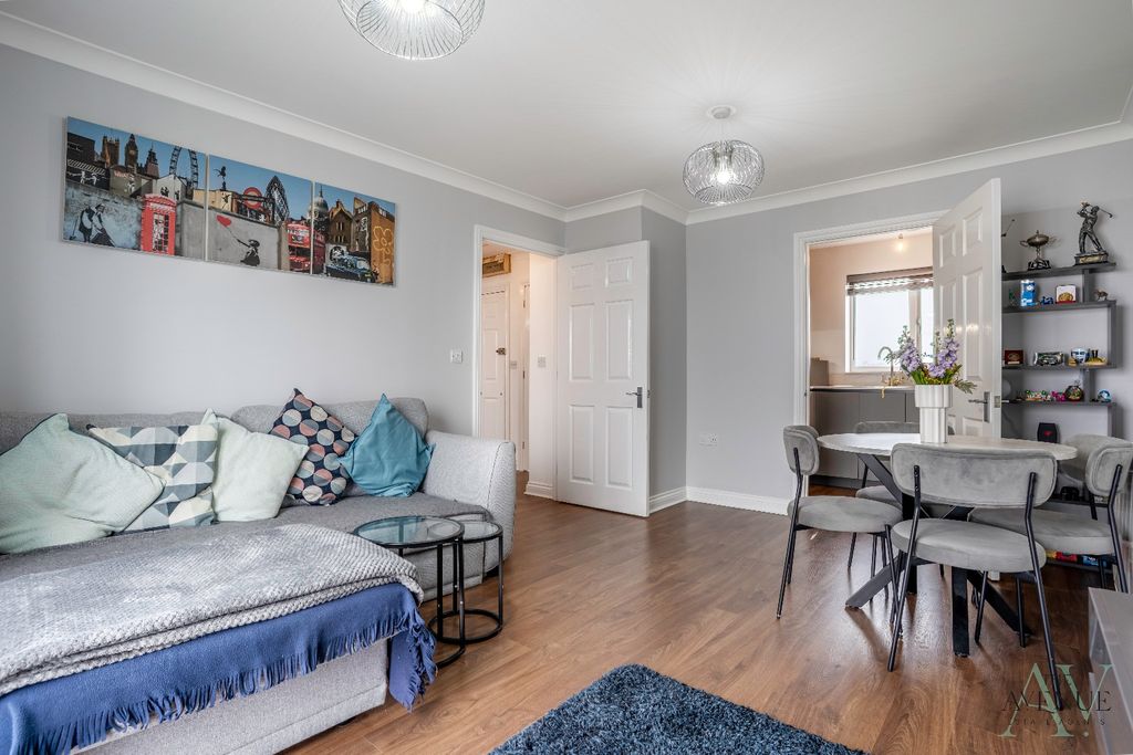 Property photo 3 of 12 4964794