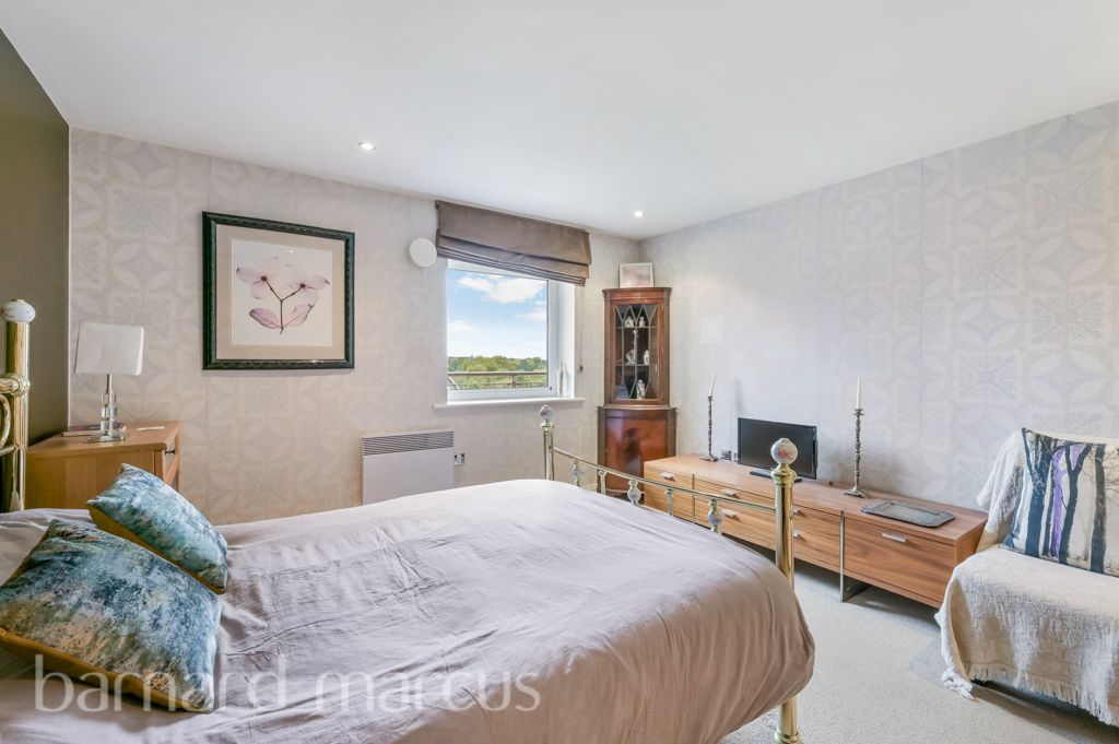 Property photo 3 of 8 Bedroom