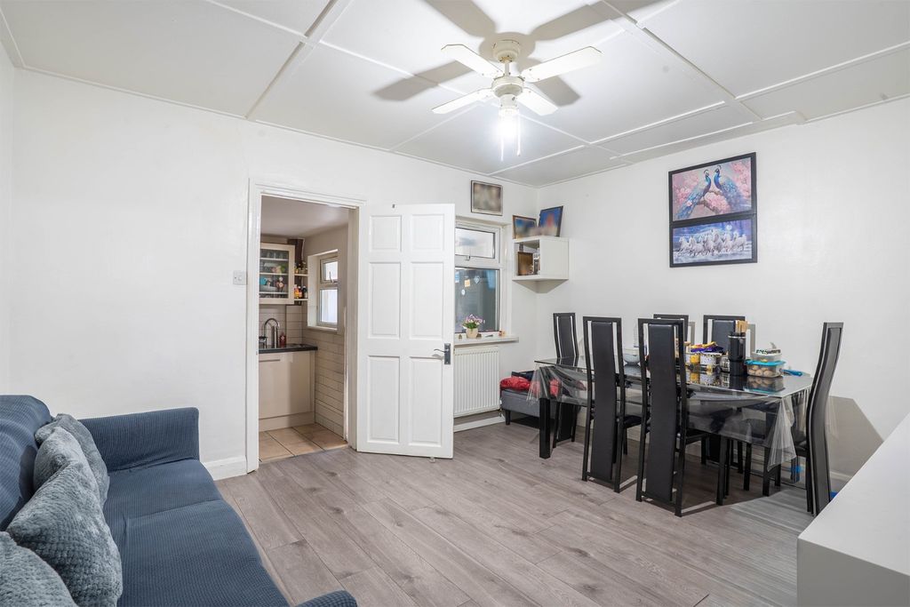 Property photo 3 of 15 4650393