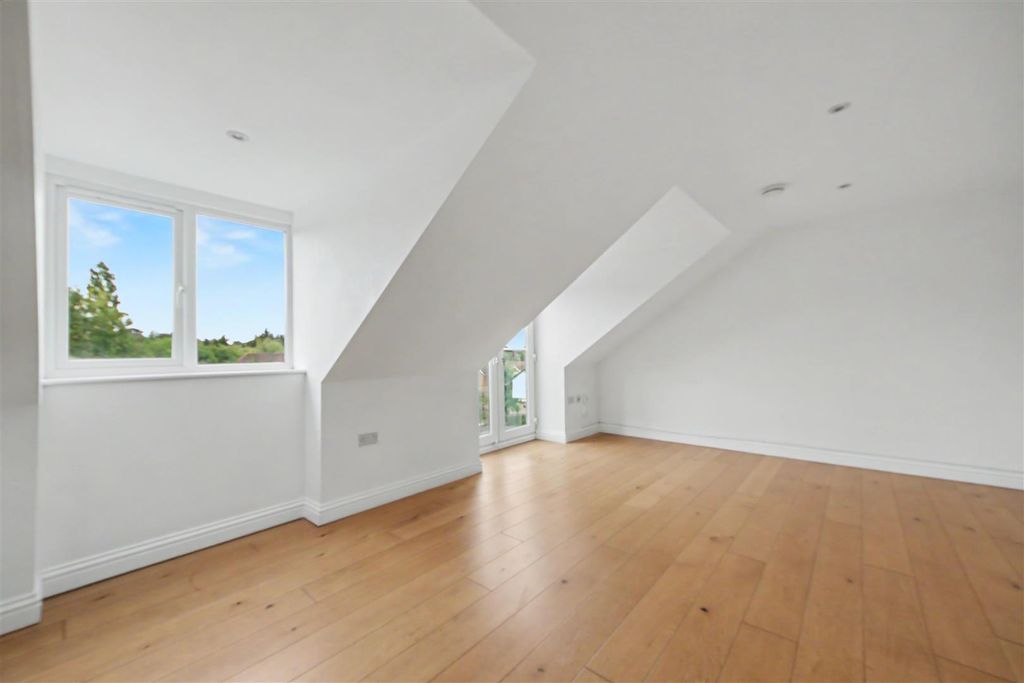 Property photo 3 of 8 Img_1437-Img_1441.Jpg