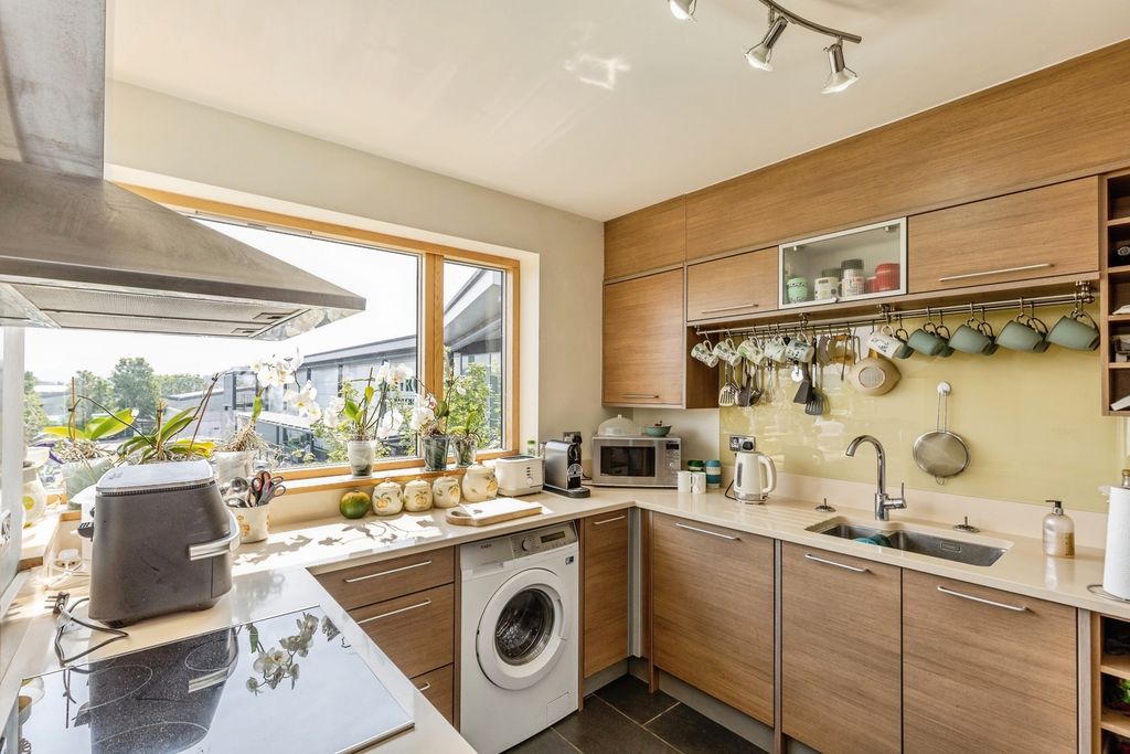 Property photo 1 of 11 Pbox-Img.Jpg