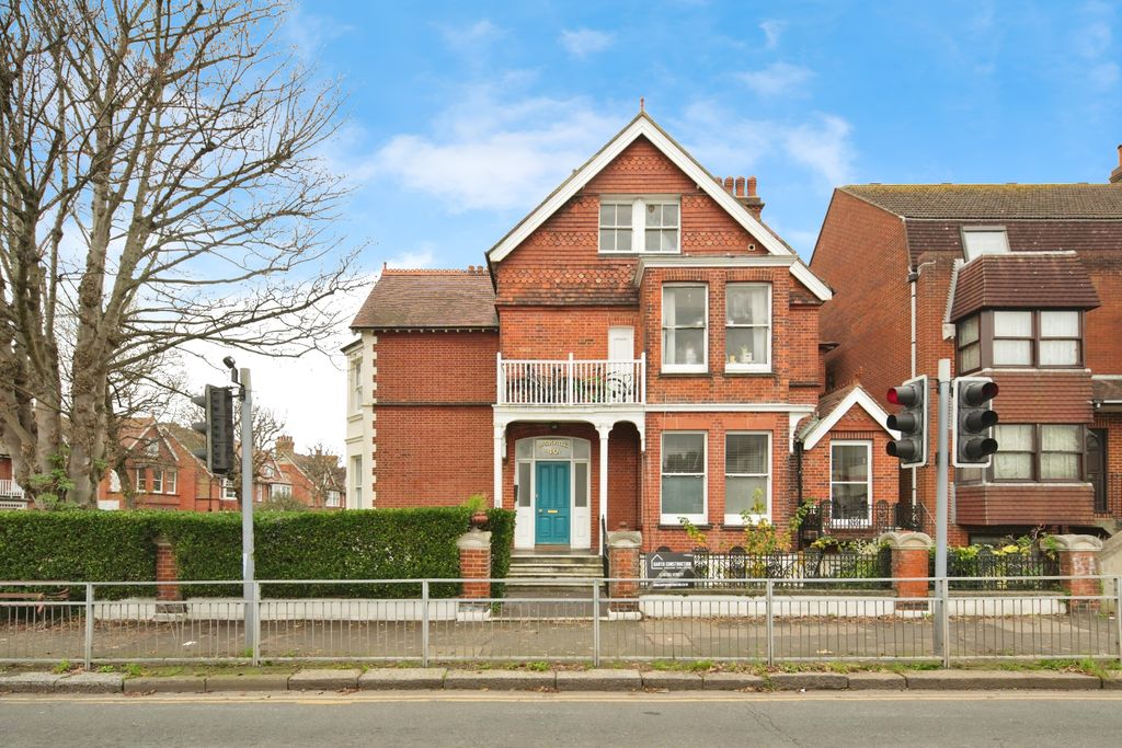 Property photo 3 of 18