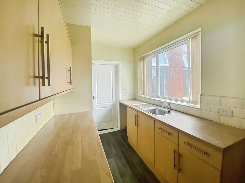 Property photo 2 of 16 5159562