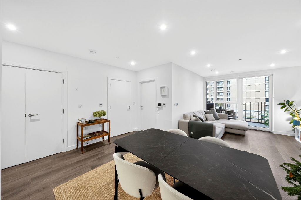 Property photo 3 of 11