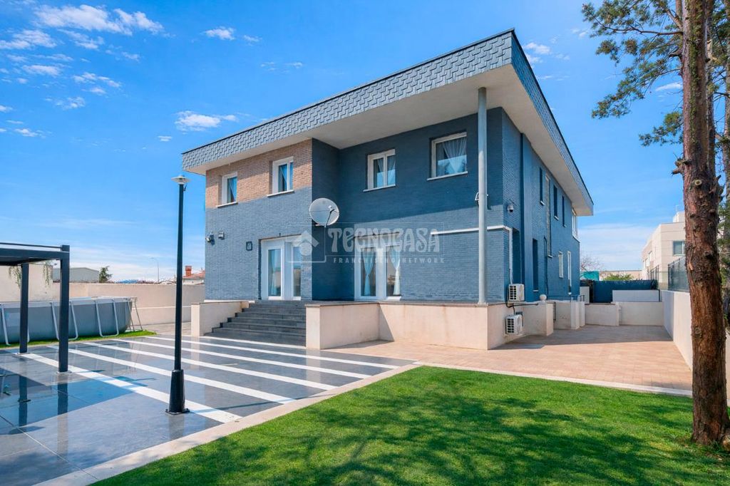 Property photo 3 of 31