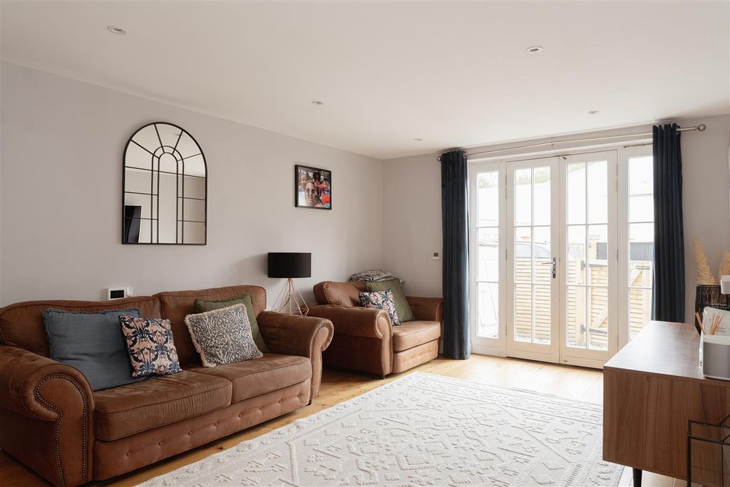 Property photo 2 of 12 4.Jpg