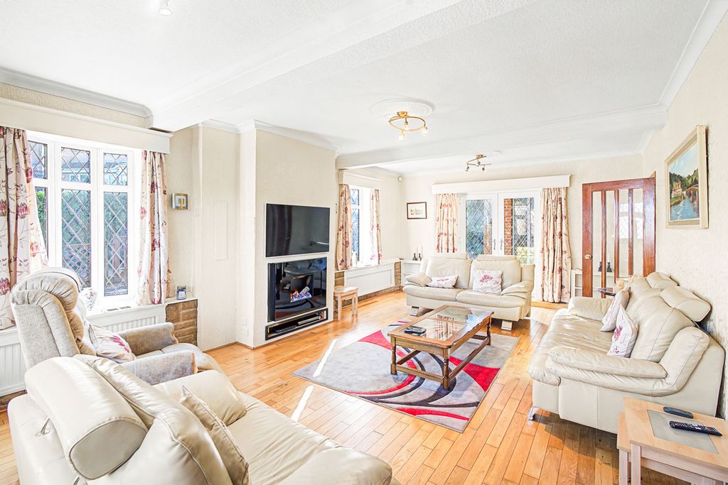 Property photo 2 of 26