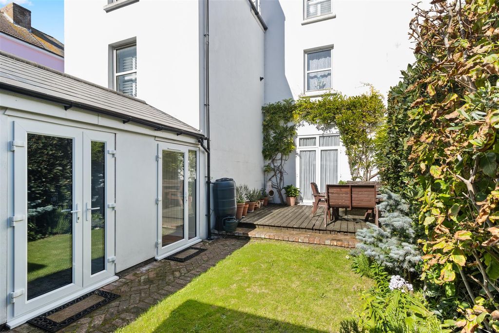 Property photo 2 of 30 Rear Garden