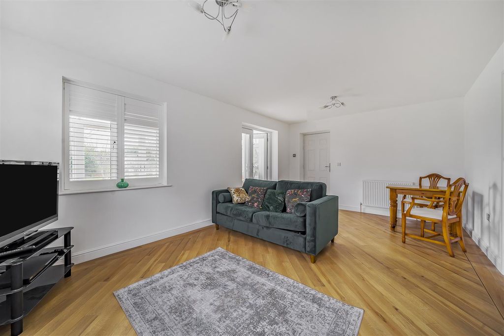 Property photo 2 of 21