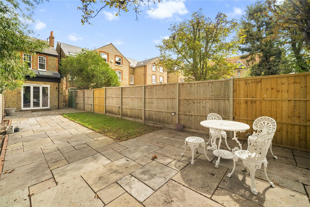 Property photo 2 of 16 Picture No. 17