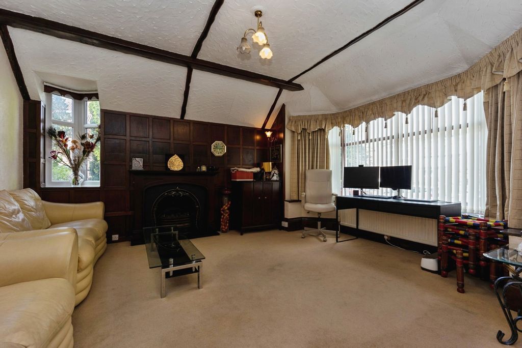 Property photo 2 of 30 Pbox-Img.Jpg