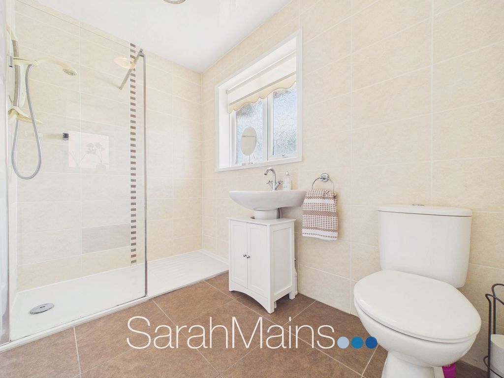 Property photo 3 of 14 Bathroom