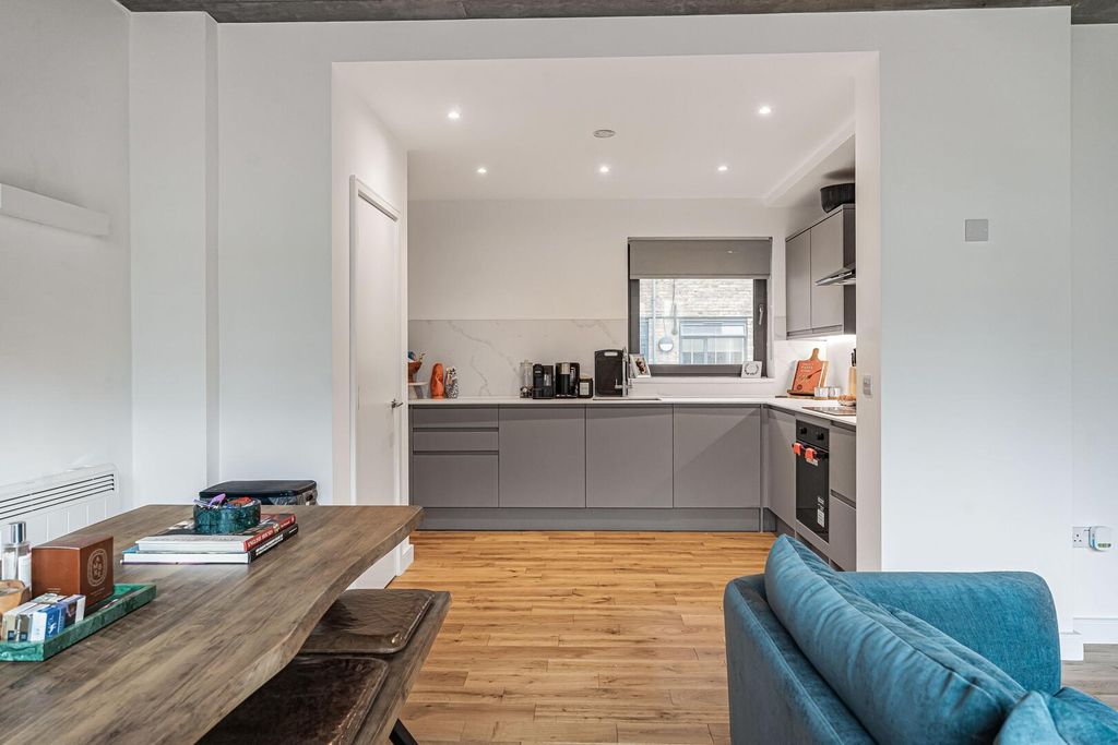 Property photo 3 of 14 Kitchen