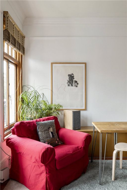 Property photo 3 of 10 Reception Detail