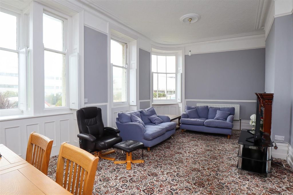 Property photo 2 of 13 Living/Dining Room