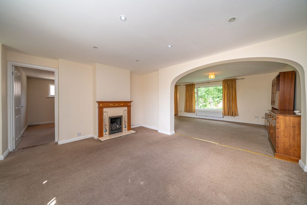 Property photo 3 of 33
