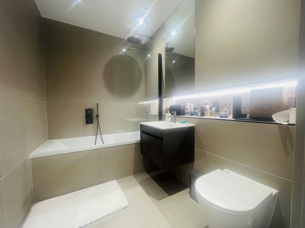 Property photo 3 of 4 Bathroom