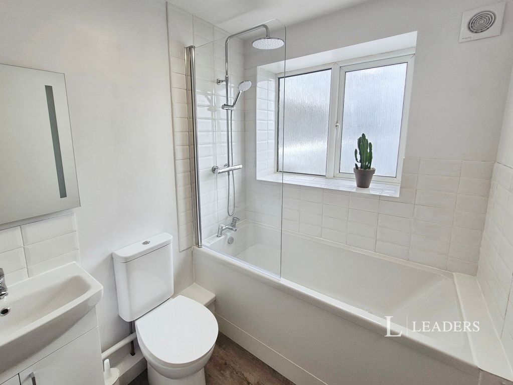 Property photo 3 of 11 Bathroom