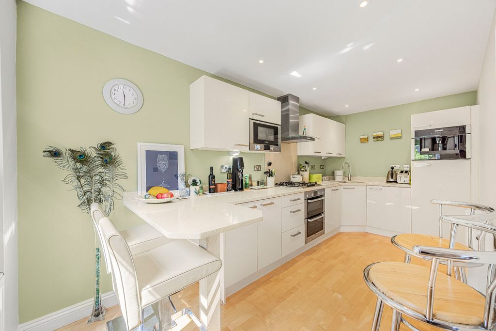 Property photo 3 of 38 Picture No. 02