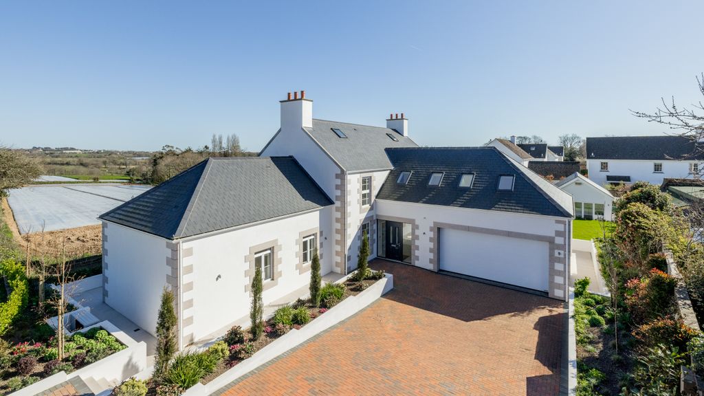 Property photo 1 of 20