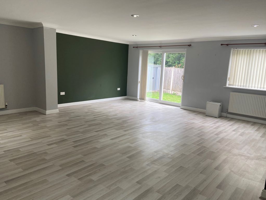 Property photo 3 of 11 Living Room