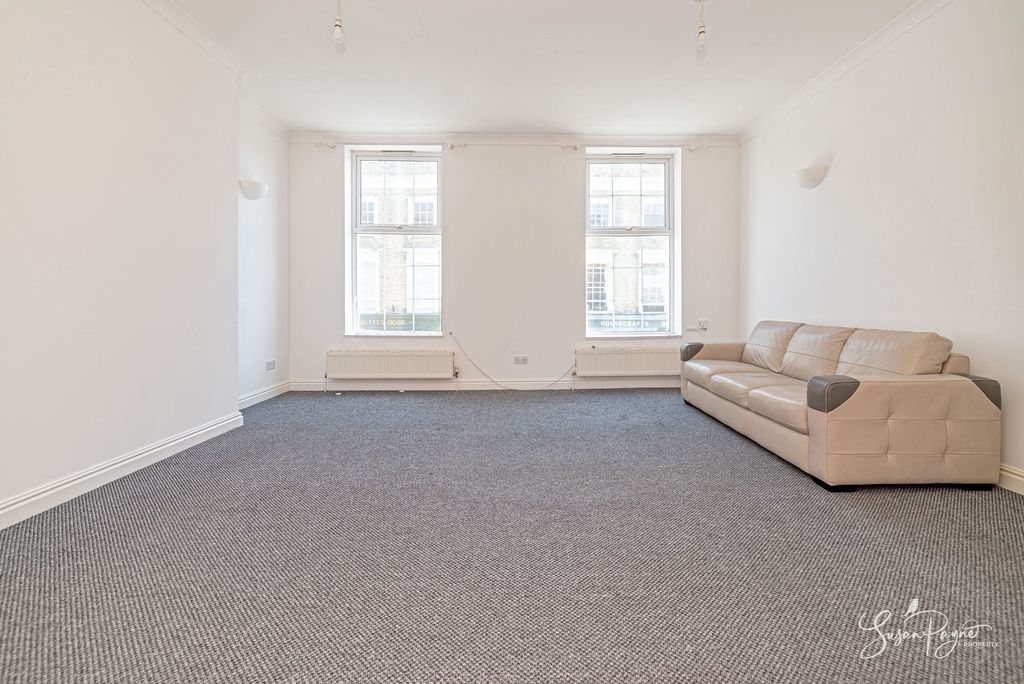 Property photo 2 of 34