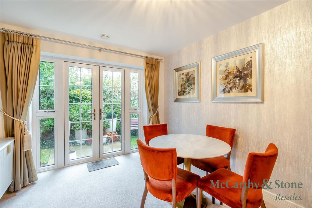 Property photo 3 of 23 8708392-Interior13.Jpg