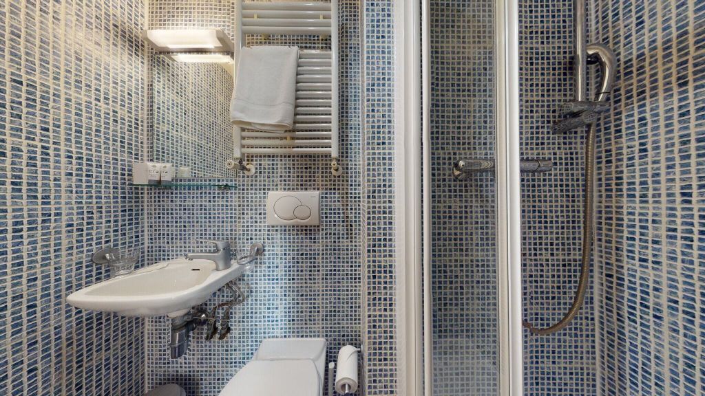 Property photo 3 of 4 Bathroom