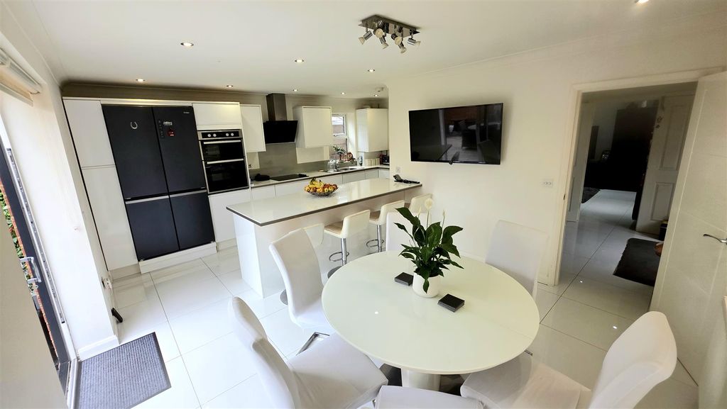 Property photo 2 of 22 Kitchen/Dining/Reception