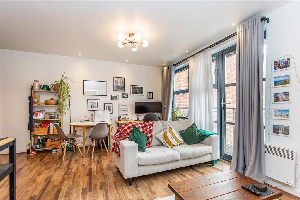 Property photo 1 of 10 Reception