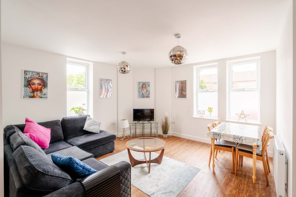 Property photo 1 of 12 8