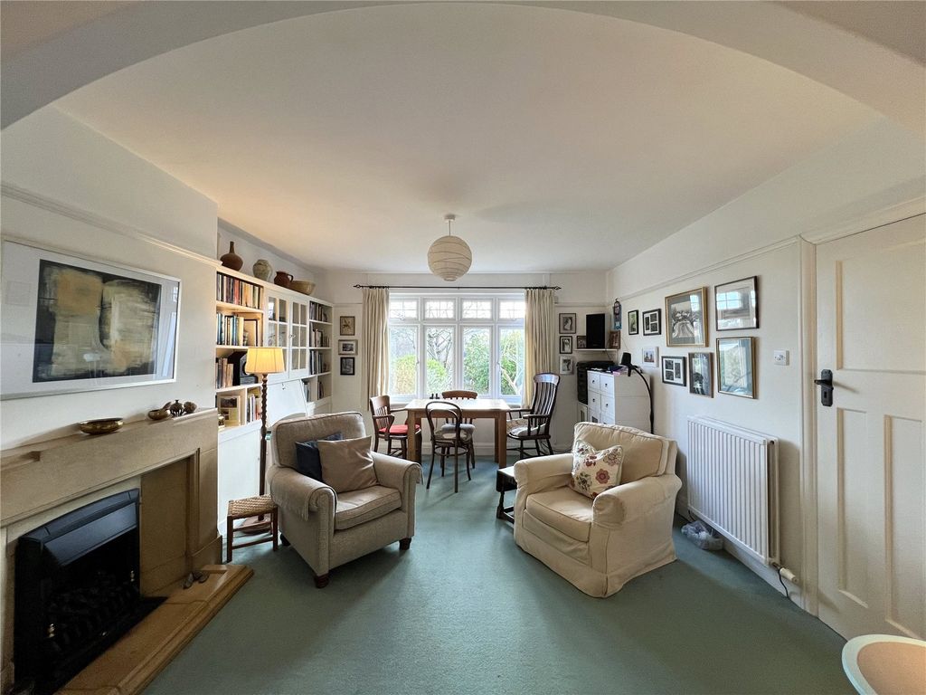 Property photo 2 of 28 Picture No. 33