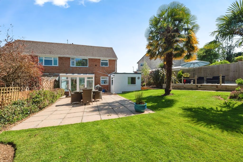 Property photo 2 of 23