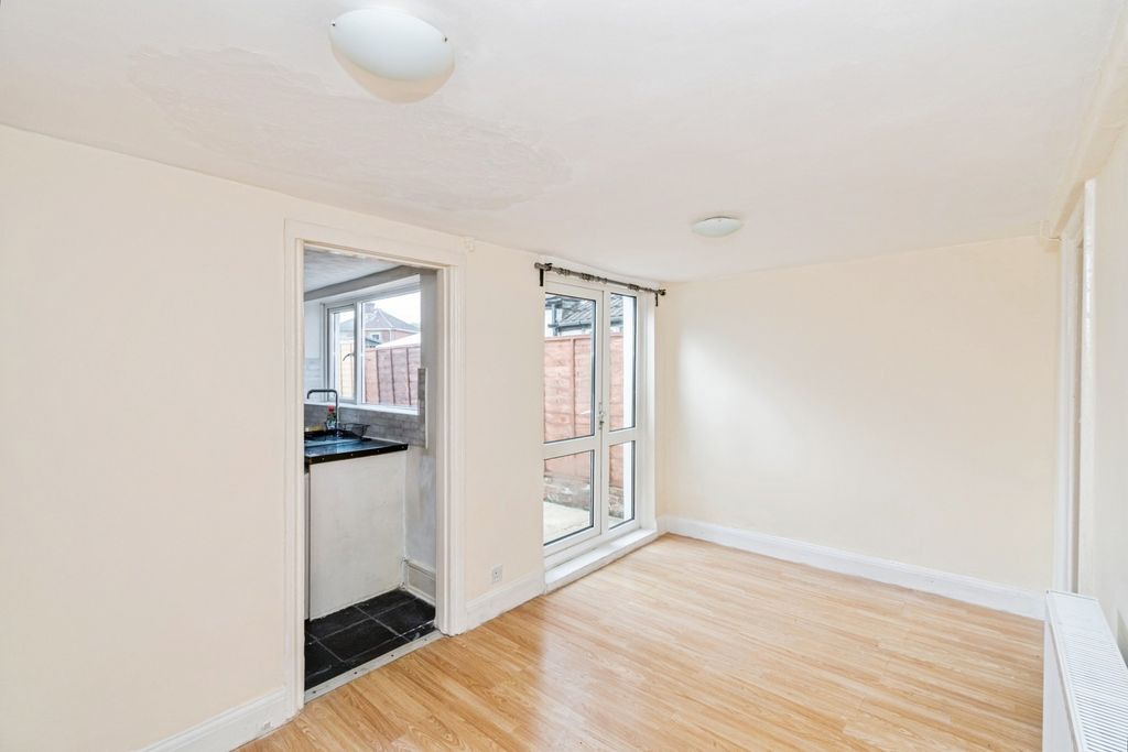 Property photo 3 of 17 Pbox-Img.Jpg