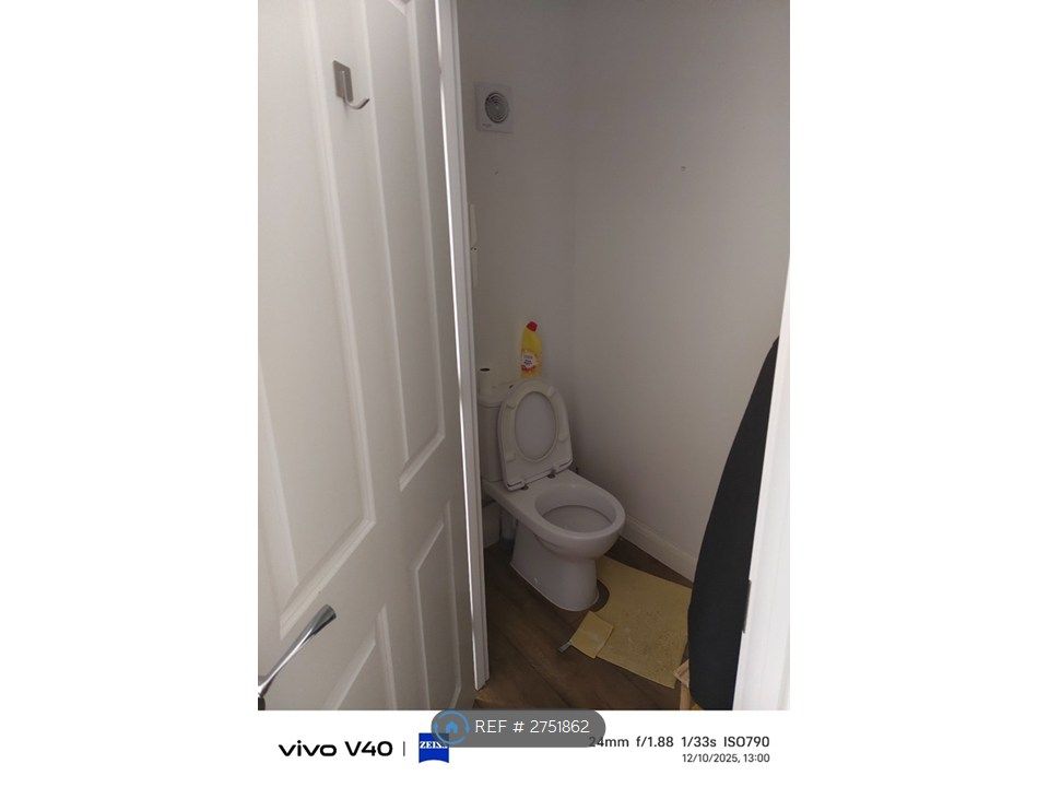 Property photo 1 of 10 Down Stairs Toilet Separate