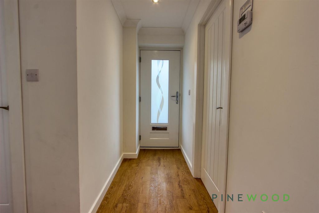 Property photo 3 of 19 Entrance Hall