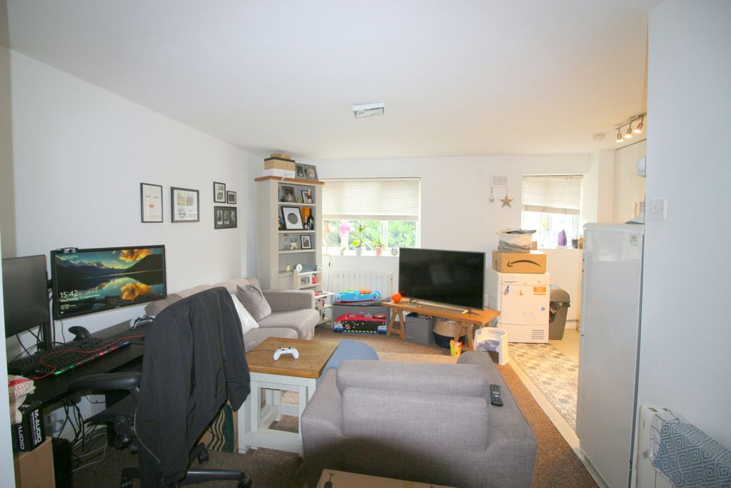 Property photo 3 of 5