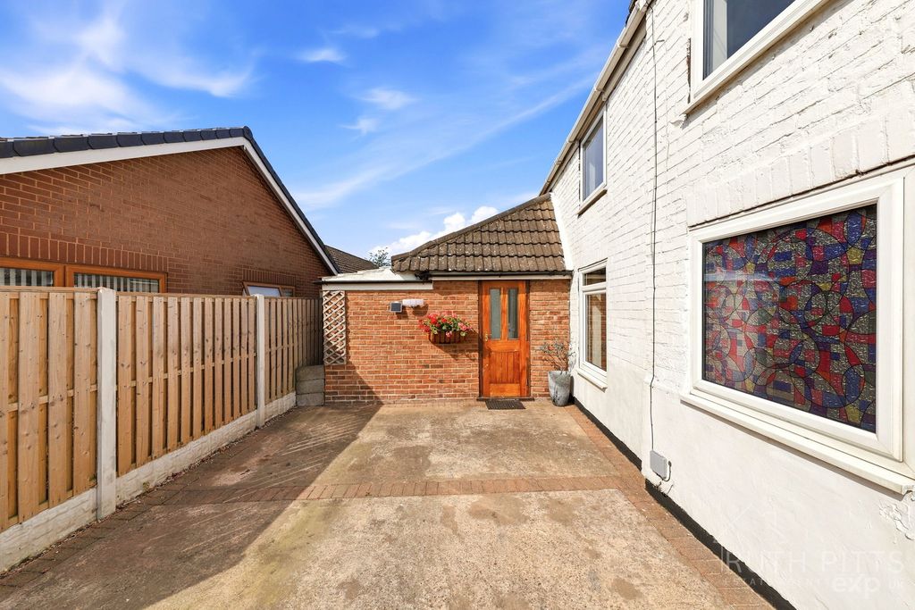 Property photo 3 of 27